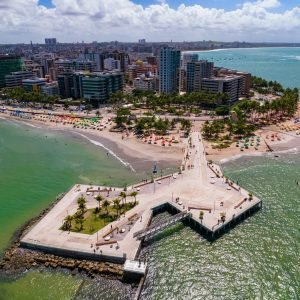 Foto aérea do Marco dos Corais e praia de Ponta Verde em Maceió, Alagoas, Nordeste brasileiro